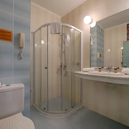 Отель Berlin Golden 4*