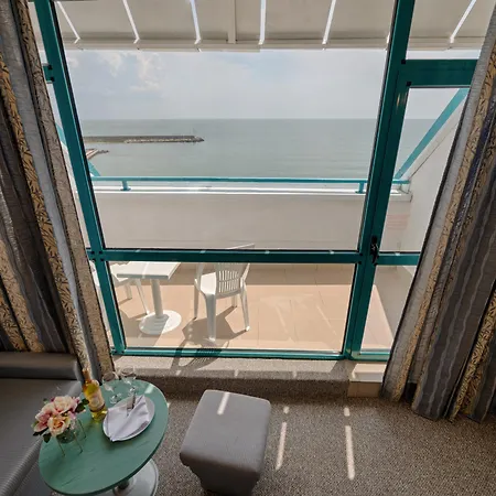 Berlin Golden 4* Goudstrand