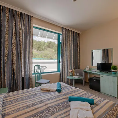 Berlin Golden Golden Sands