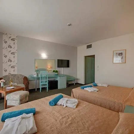 Berlin Golden Golden Sands