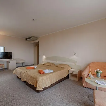 Berlin Golden & מלון 4*