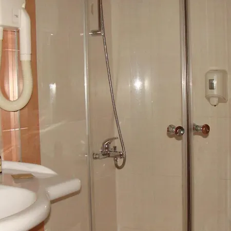 Готель Berlin Golden & 4*