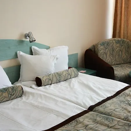 Готель Berlin Golden & 4*